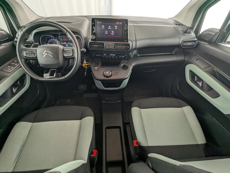 Vehicle image 13