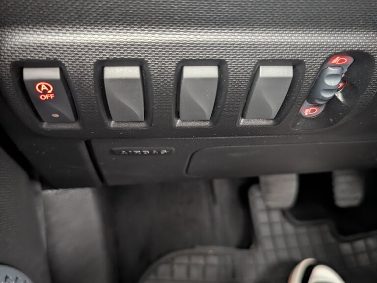 Vehicle image 20