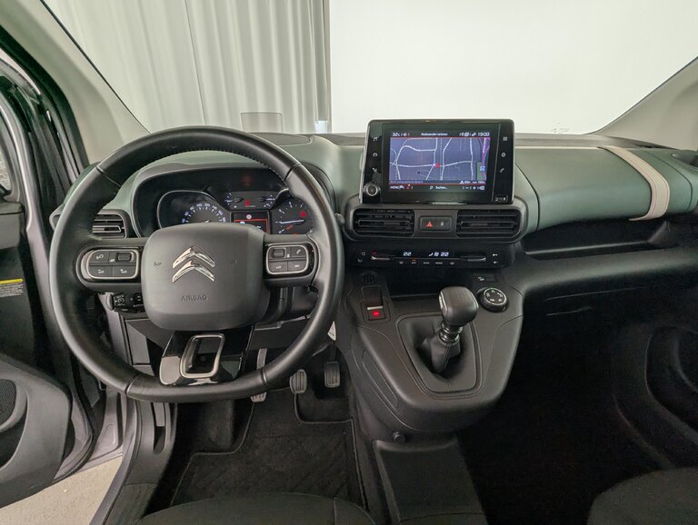Vehicle image 14