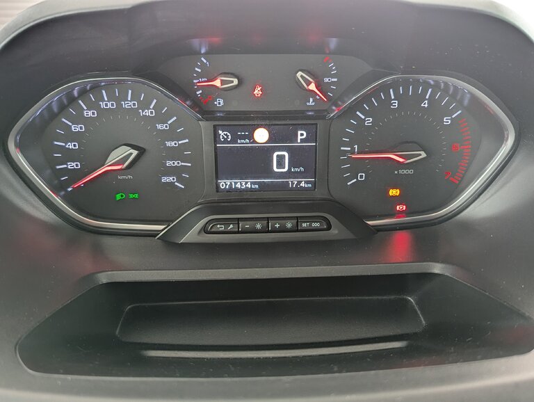 Vehicle image 24