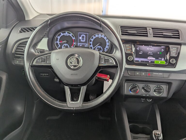 Vehicle image 14